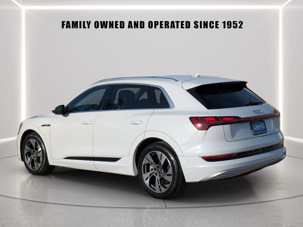 Used 2022 Audi e-tron Premium Plus w/ Premium Plus Package image 4