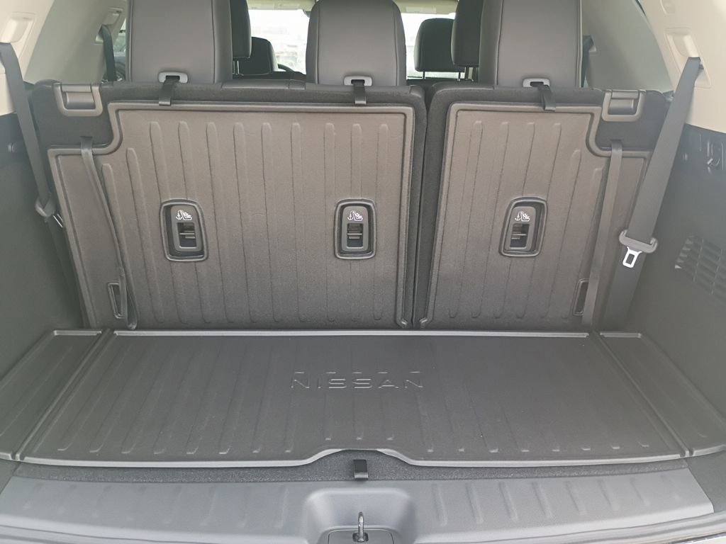 New 2026 Nissan Pathfinder Platinum image 7