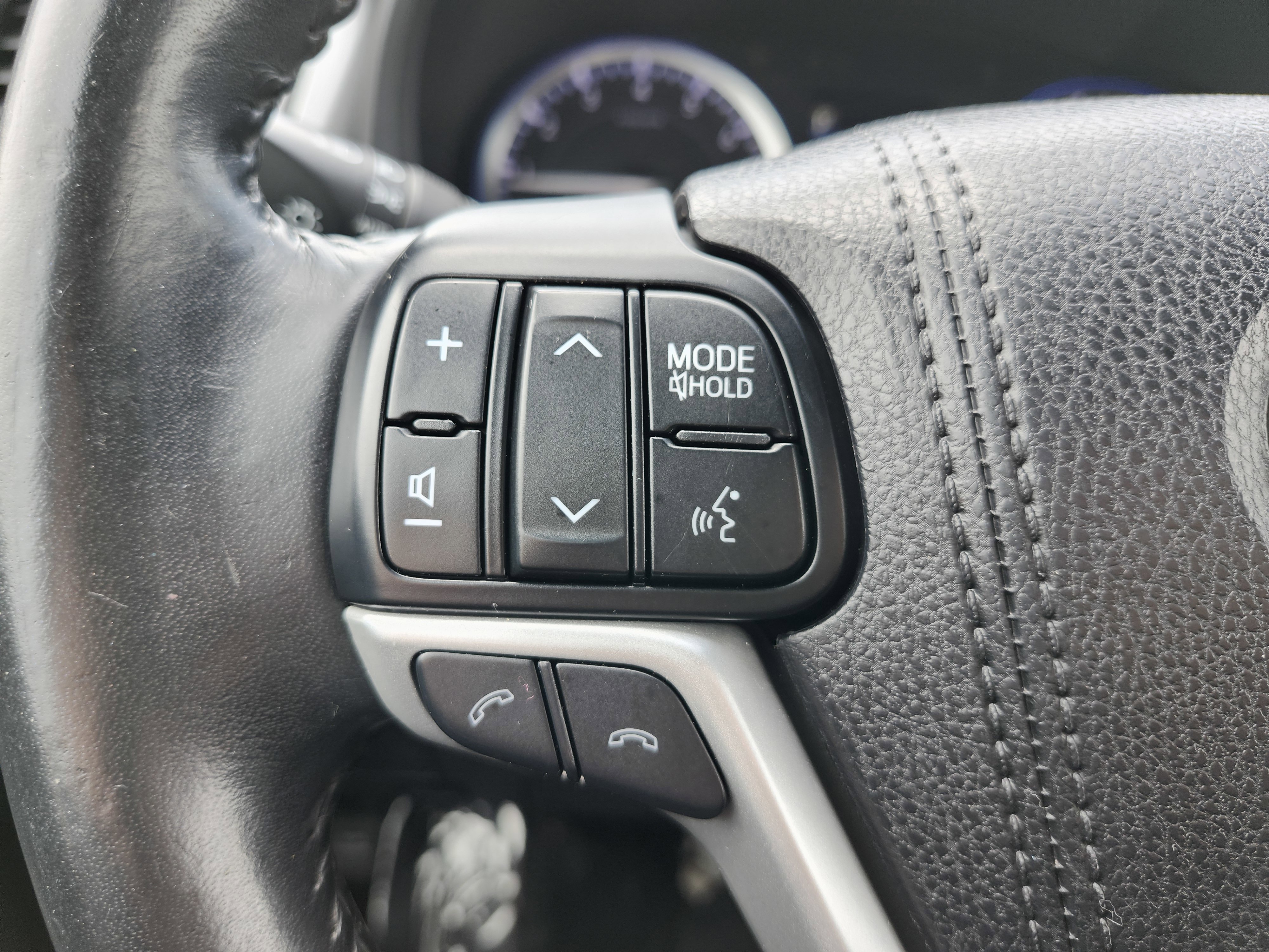 Used 2017 Toyota Highlander XLE image 40