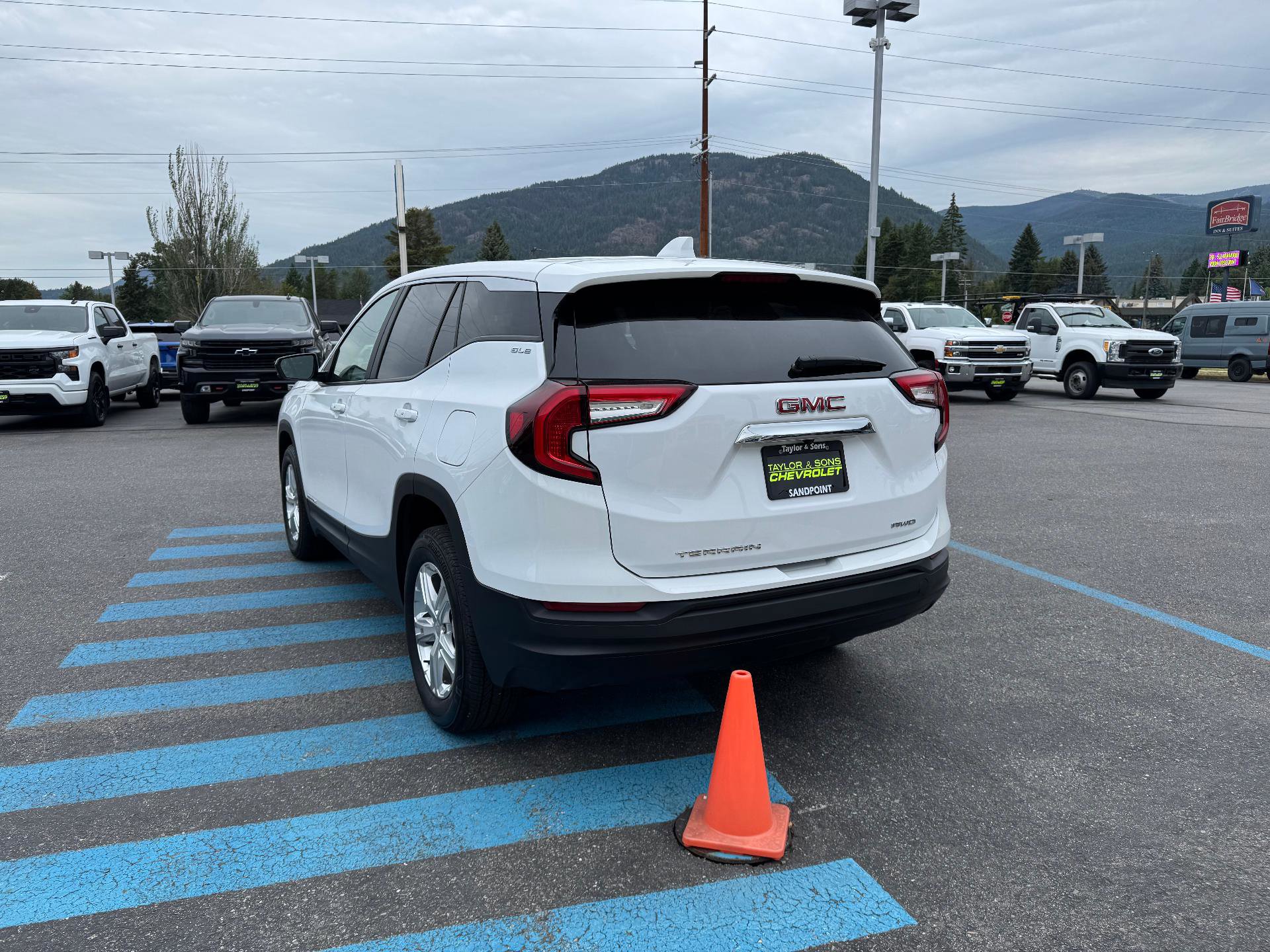 Used 2024 GMC Terrain SLE image 5