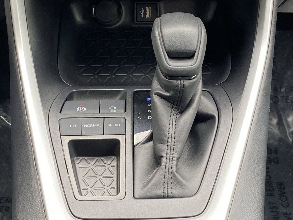 Certified 2025 Toyota RAV4 LE FWD image 35