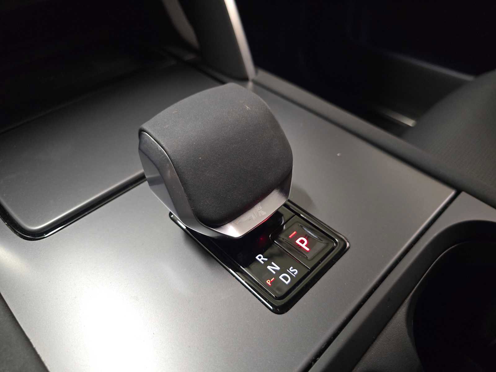 Certified 2025 Land Rover Discovery Sport Dynamic SE image 35