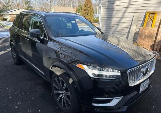 Used 2023 Volvo XC90 B5 Plus w/ Protection Package AWD/4WD image 2