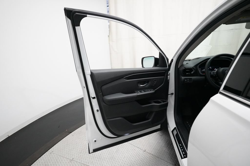 Certified 2025 Honda Pilot Elite image 30