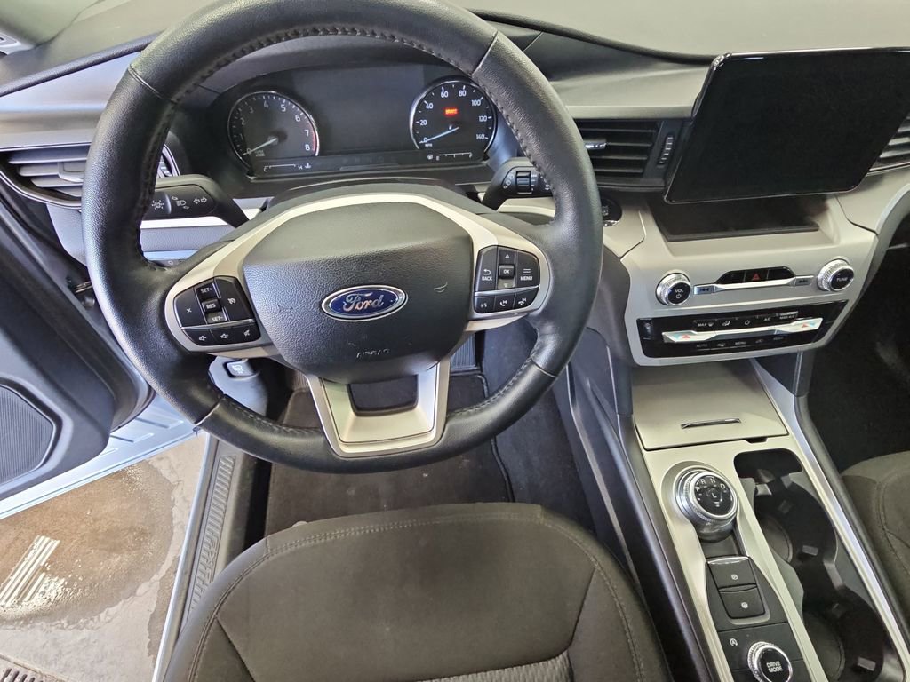 Used 2024 Ford Explorer XLT image 16