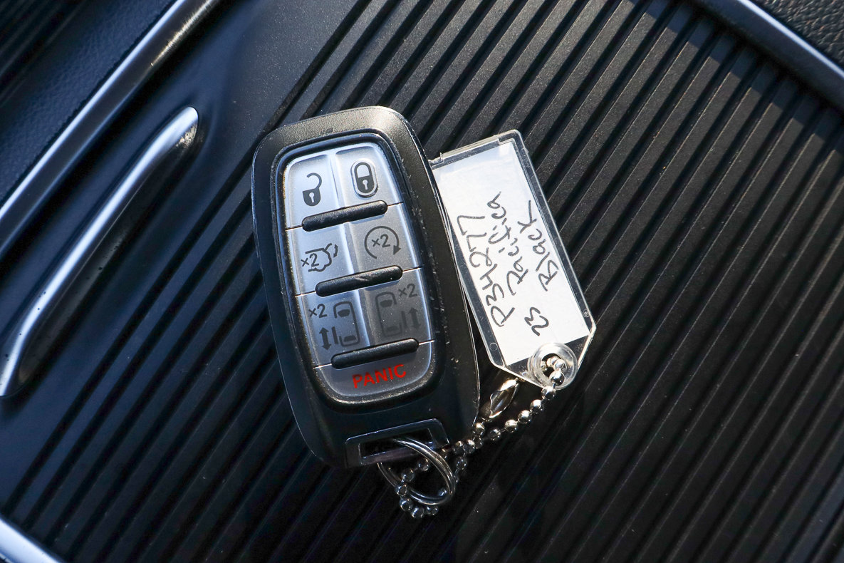 Used 2023 Chrysler Pacifica Limited image 36