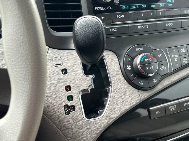 Used 2014 Toyota Sienna LE image 26