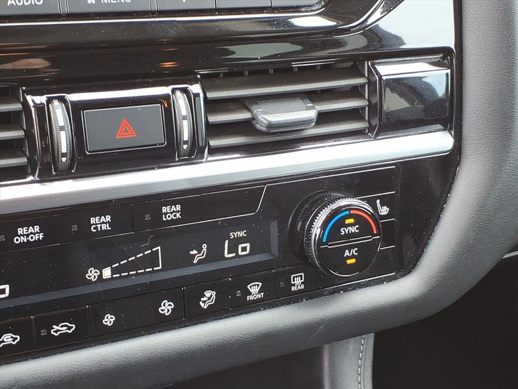 Used 2024 Nissan Pathfinder SV image 25