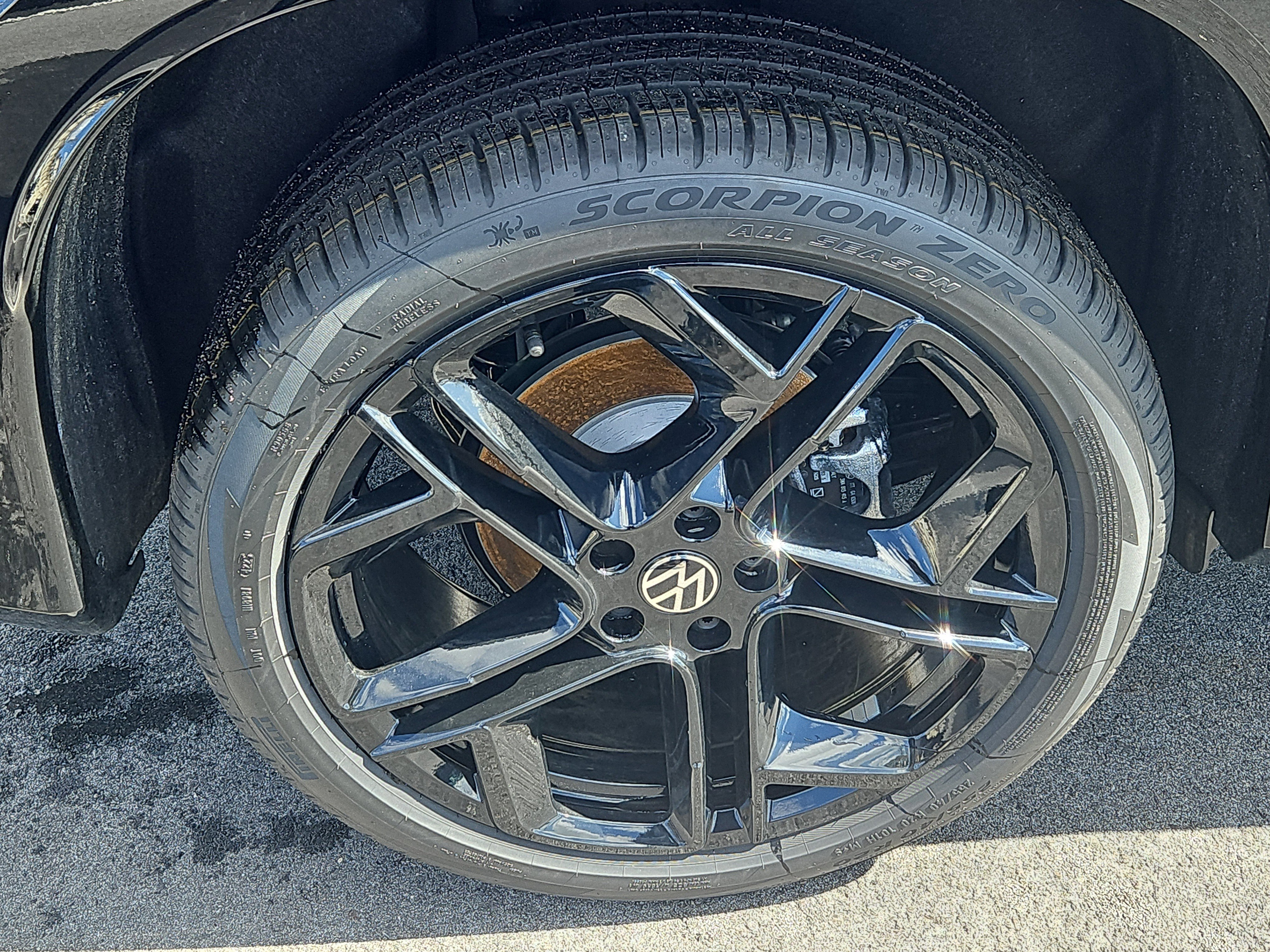 New 2026 Volkswagen Tiguan SE R-Line image 3