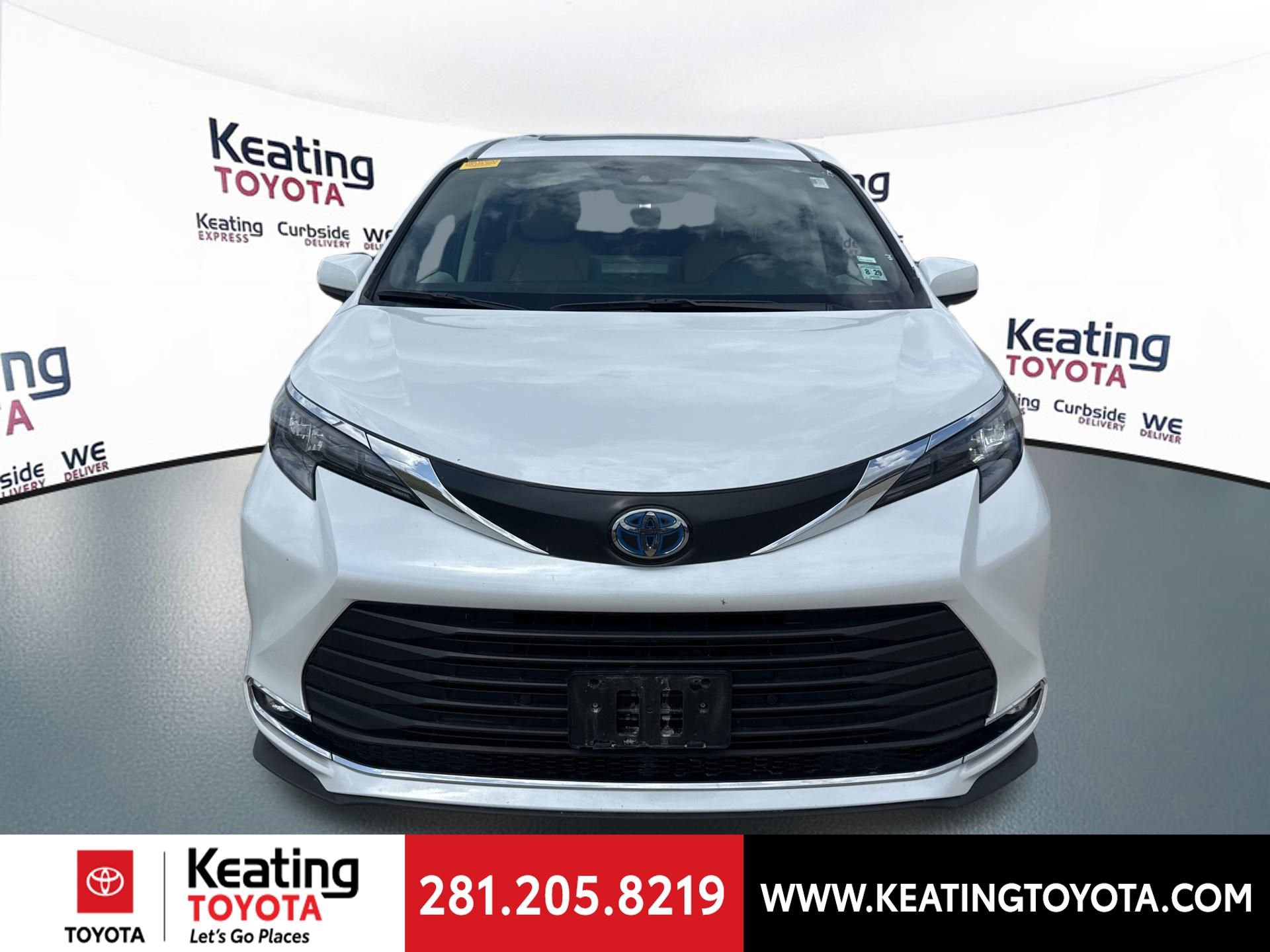Used 2024 Toyota Sienna XLE image 2