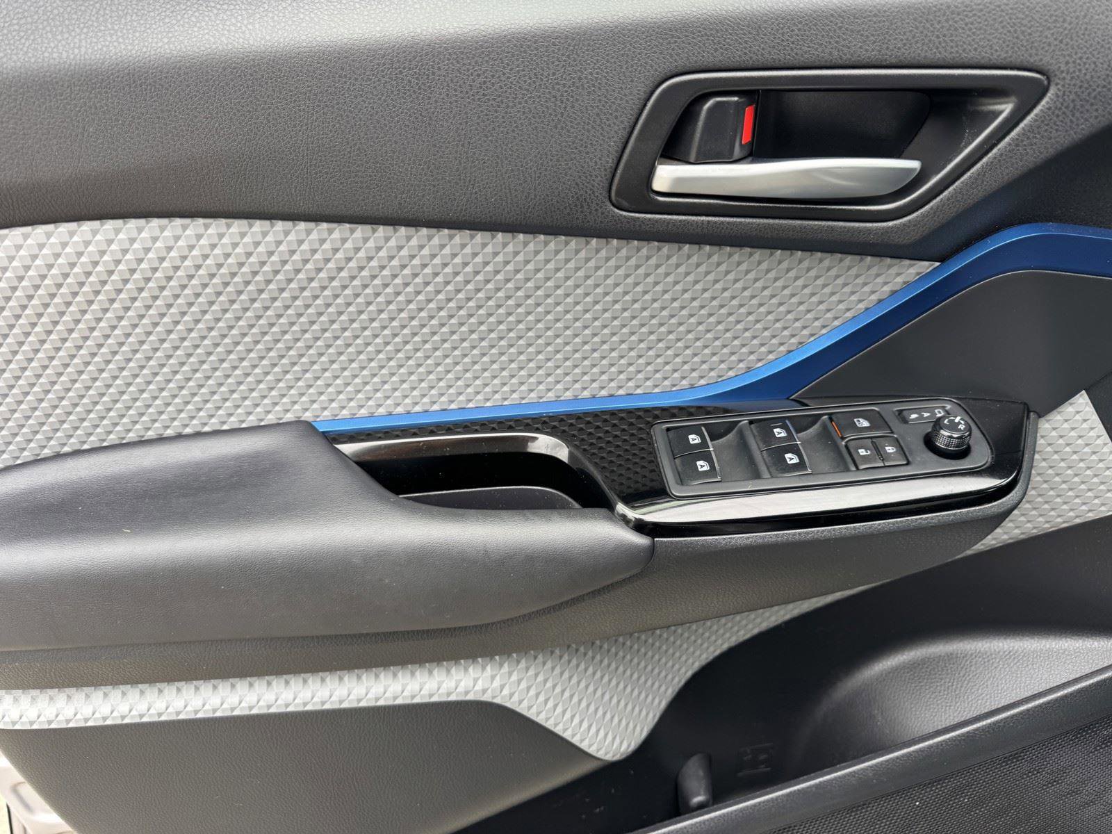 Used 2019 Toyota C-HR XLE image 12