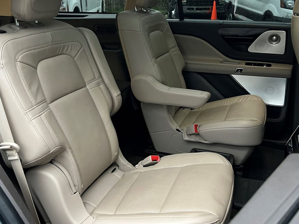 Used 2022 Lincoln Aviator Reserve w/ Equipment Group 201A image 15