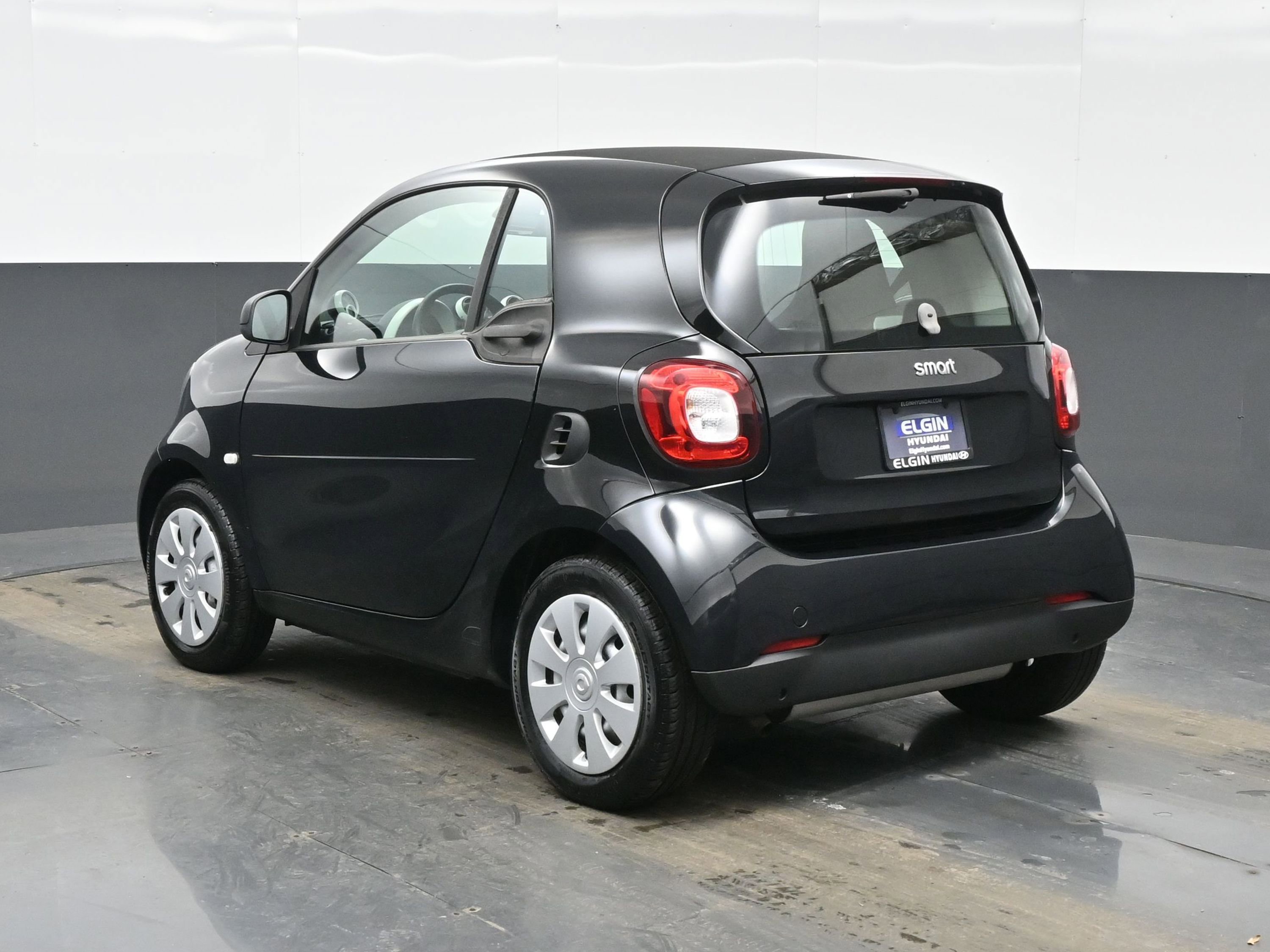 Used 2016 smart fortwo passion image 4