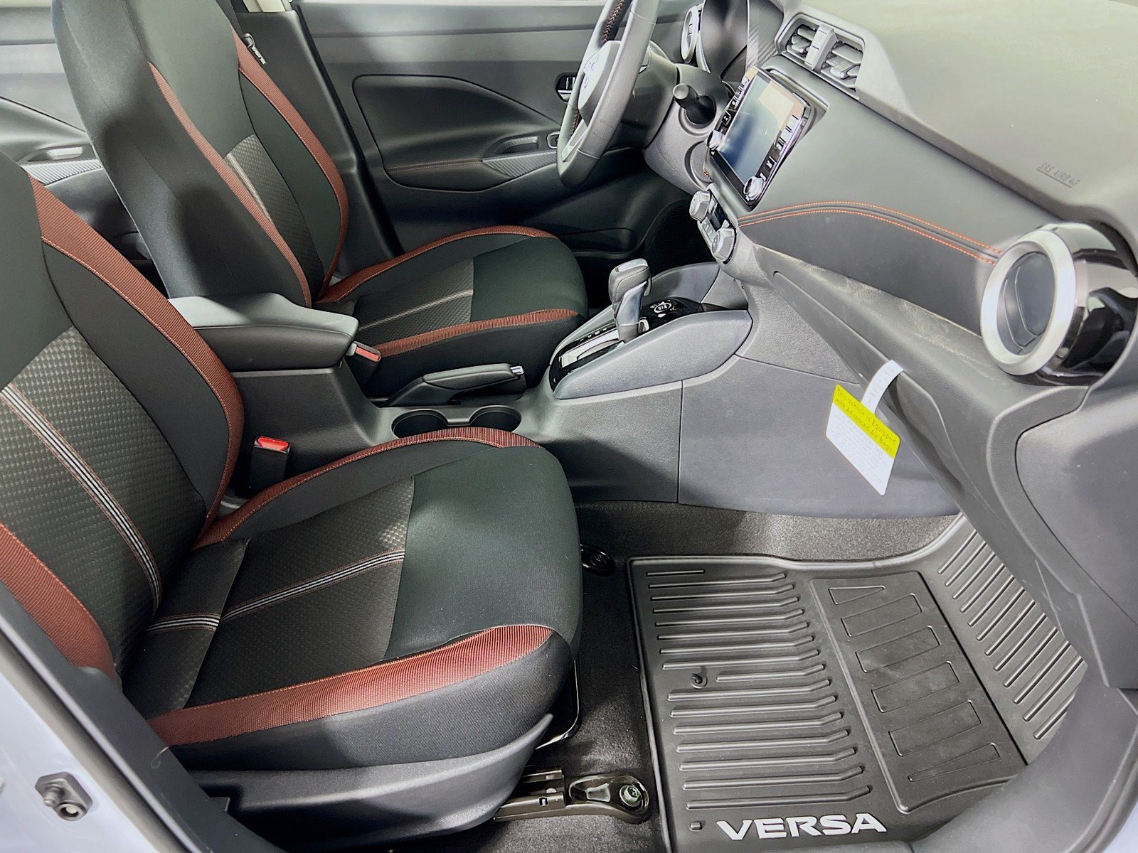 New 2025 Nissan Versa SR w/ Trunk Package FWD image 22
