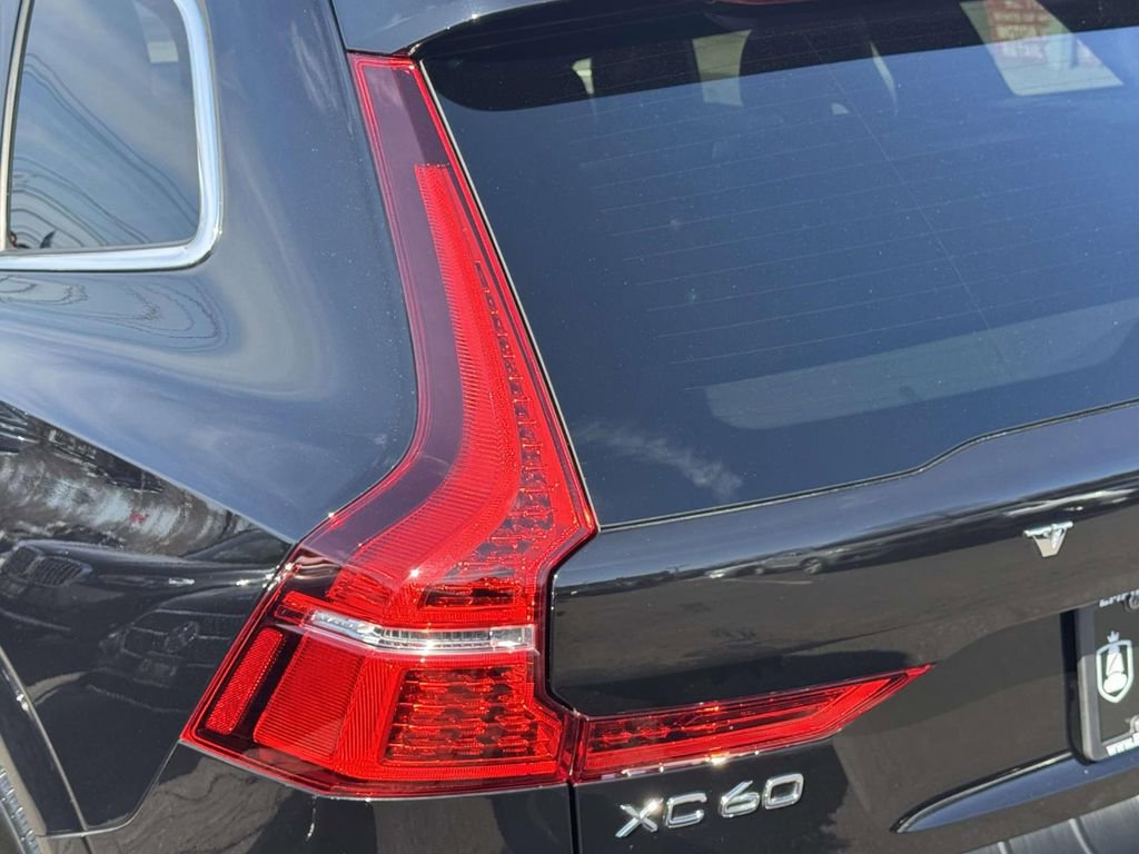Used 2023 Volvo XC60 B5 Core w/ Climate Package image 8