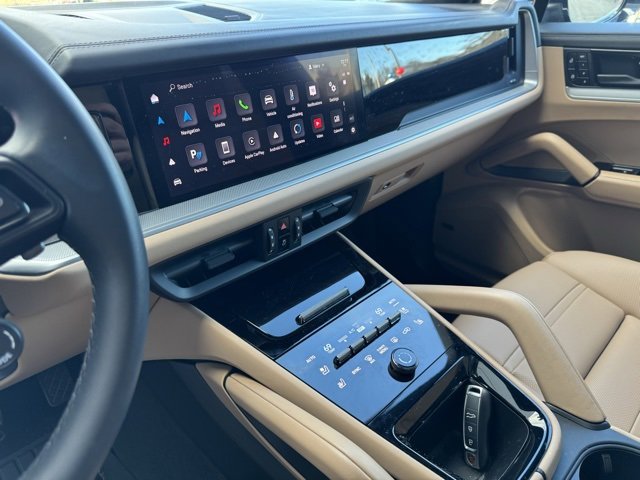 Used 2024 Porsche Cayenne image 17