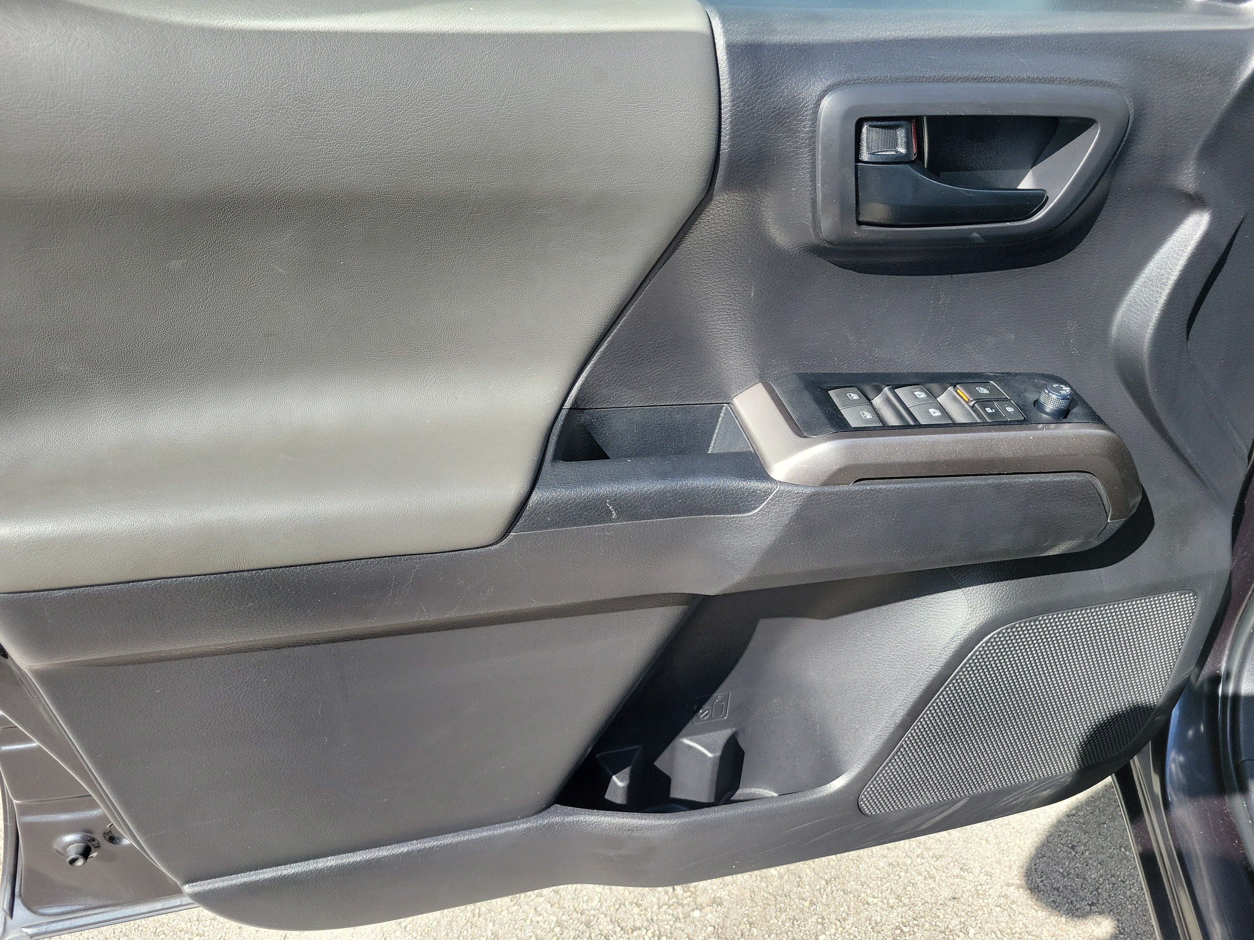 Used 2023 Toyota Tacoma SR5 w/ Technology Package RWD image 18