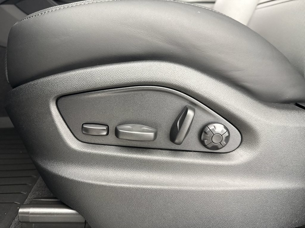 New 2026 Porsche Cayenne Coupe AWD/4WD image 39