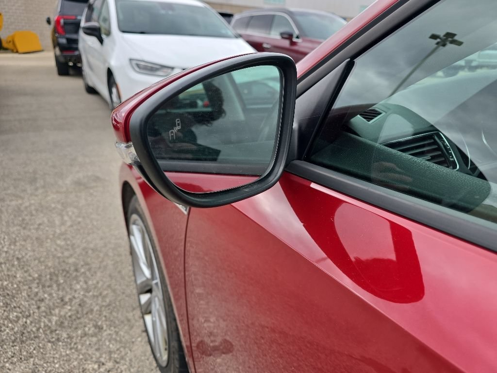 Used 2018 Volkswagen Passat 2.0T R-Line FWD image 5