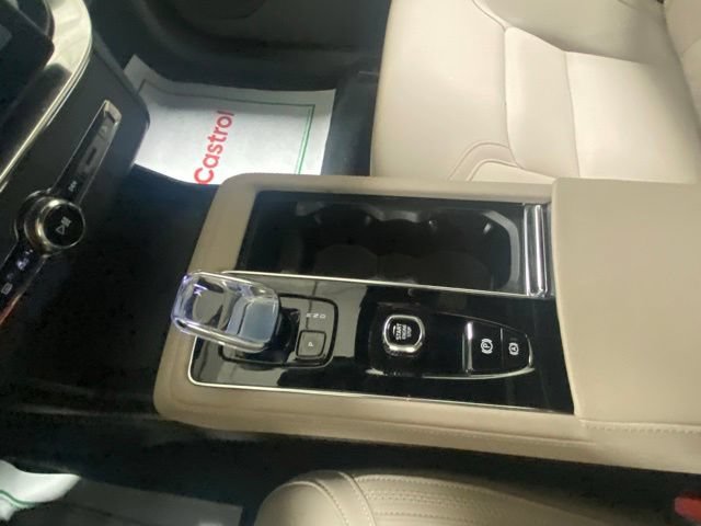 Used 2025 Volvo XC90 B6 Plus AWD/4WD image 24