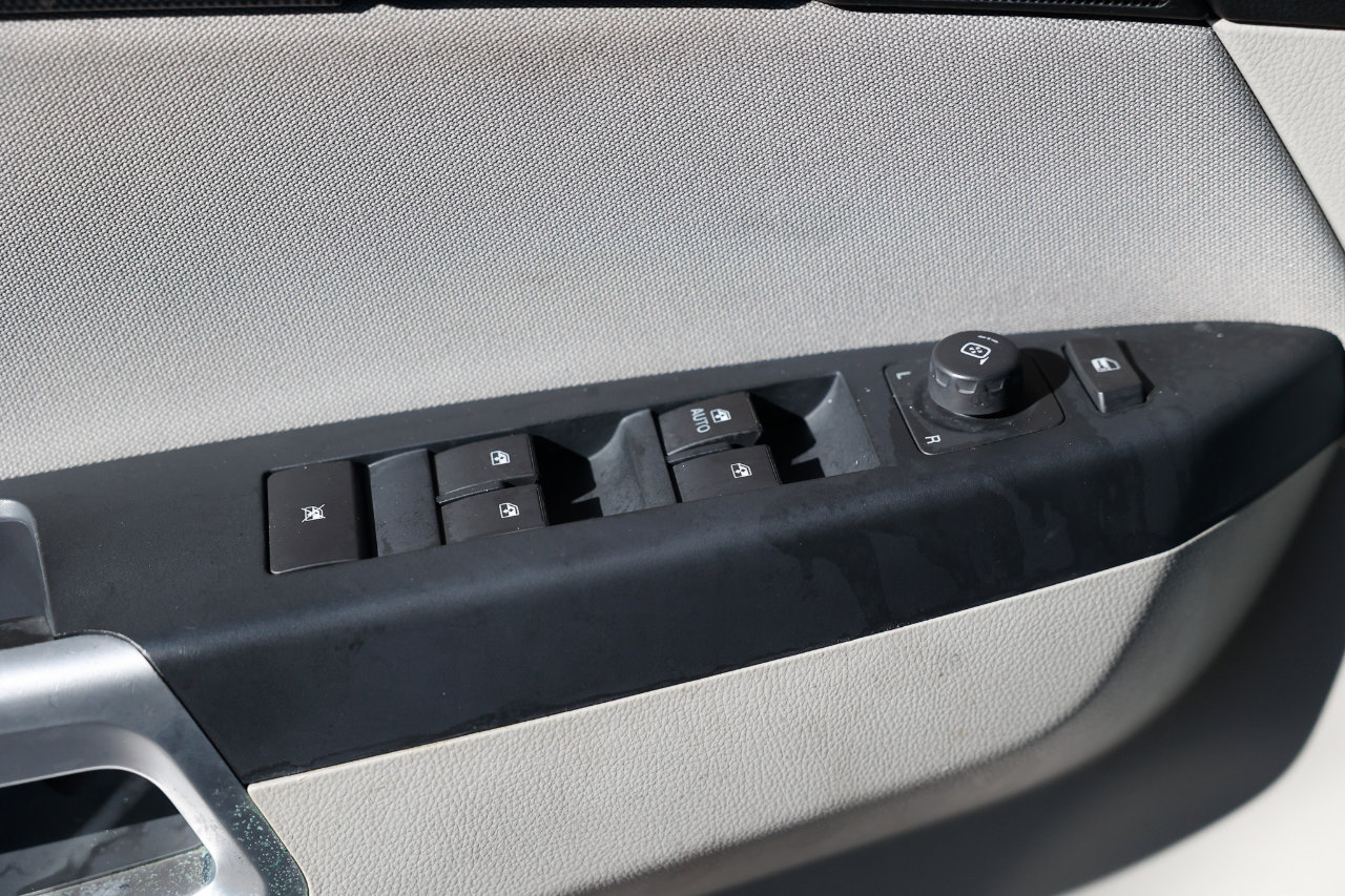 Used 2009 Saturn Vue XR image 39