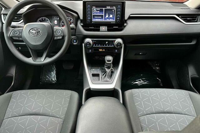 Used 2022 Toyota RAV4 XLE image 16