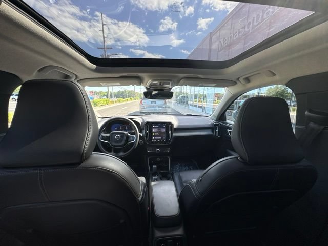 Certified 2025 Volvo XC40 B5 Core AWD/4WD image 18