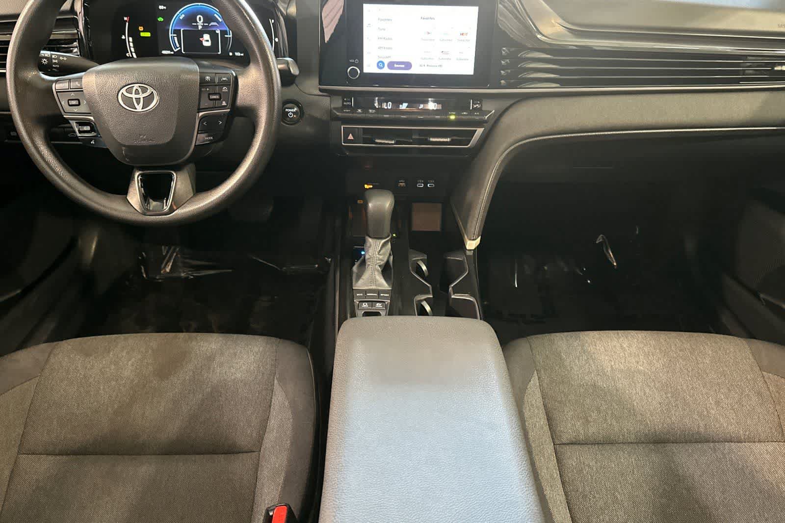 Used 2025 Toyota Camry LE FWD image 4