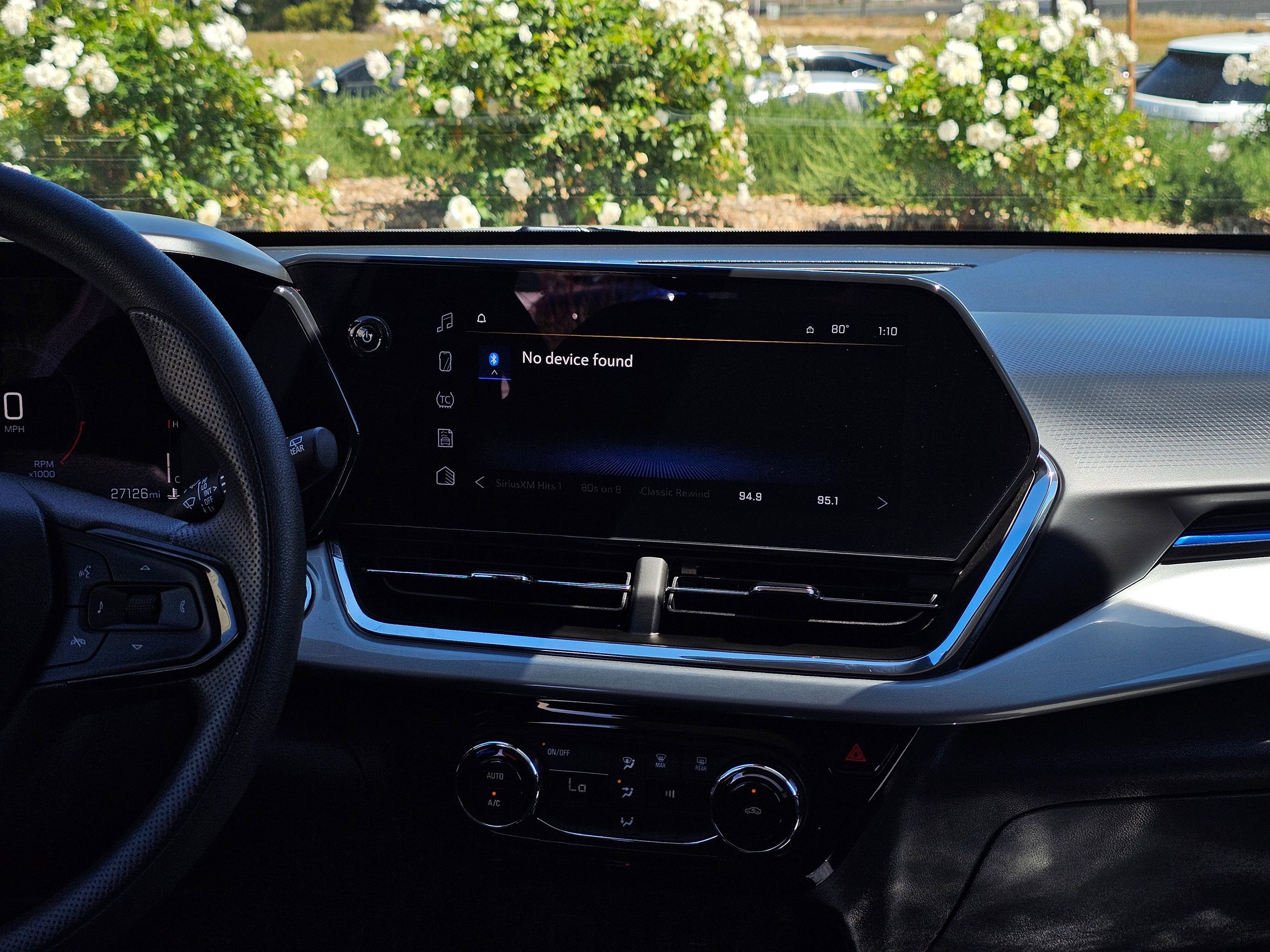 Used 2025 Chevrolet Trax LT FWD image 23