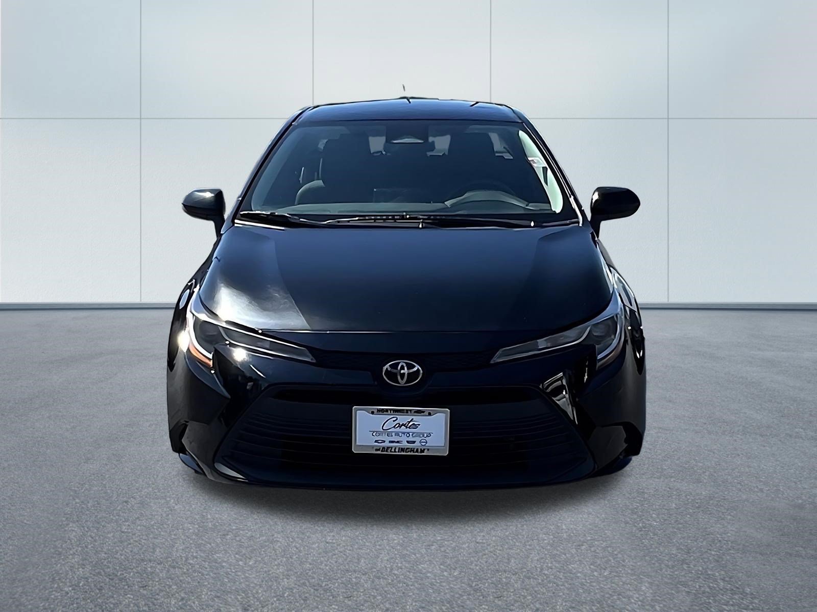 Used 2025 Toyota Corolla LE FWD image 2