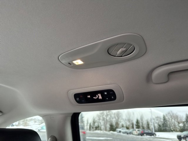 Used 2024 Chrysler Pacifica Select image 22
