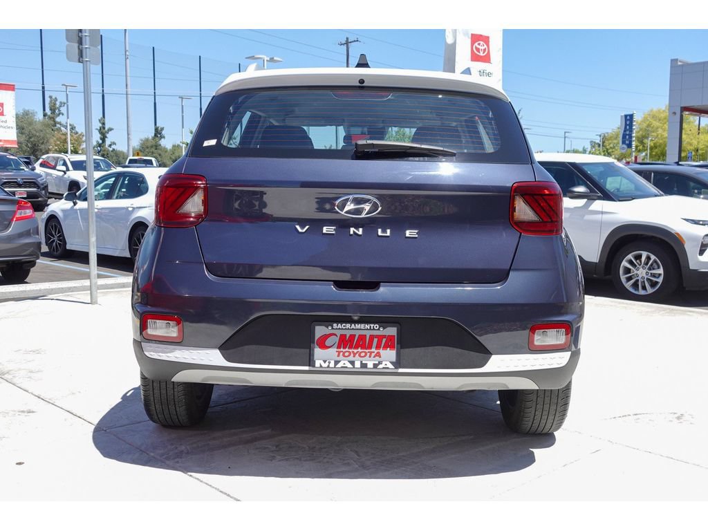 Used 2021 Hyundai Venue FWD image 7