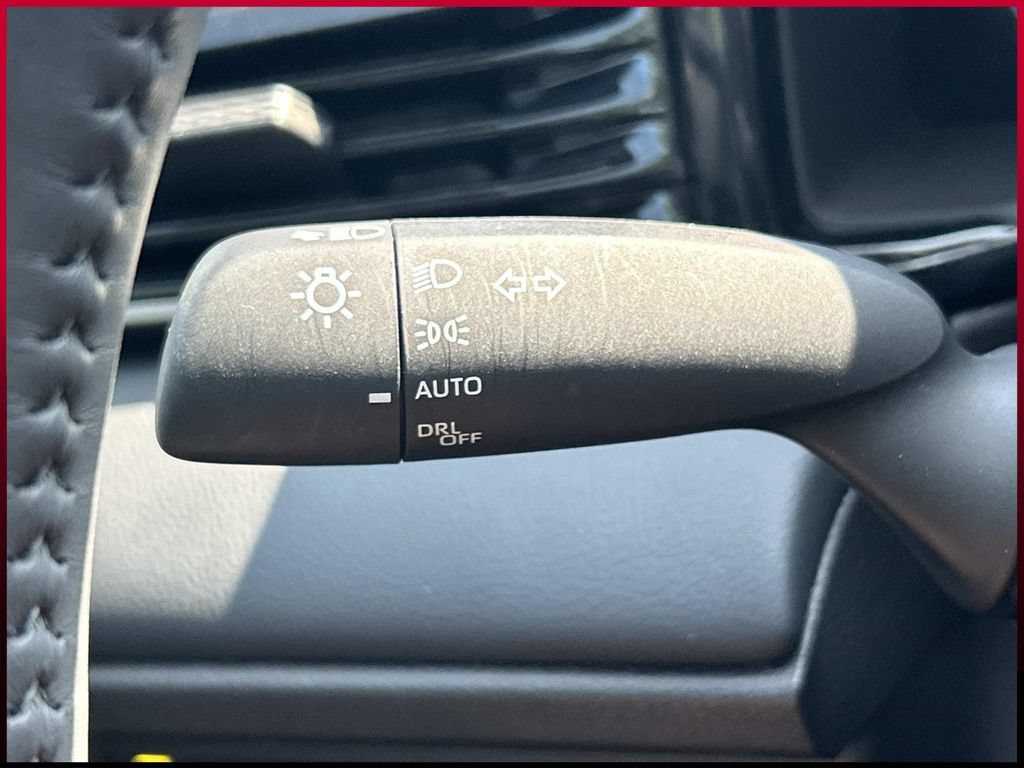 Used 2025 Toyota Camry Hybrid FWD image 33