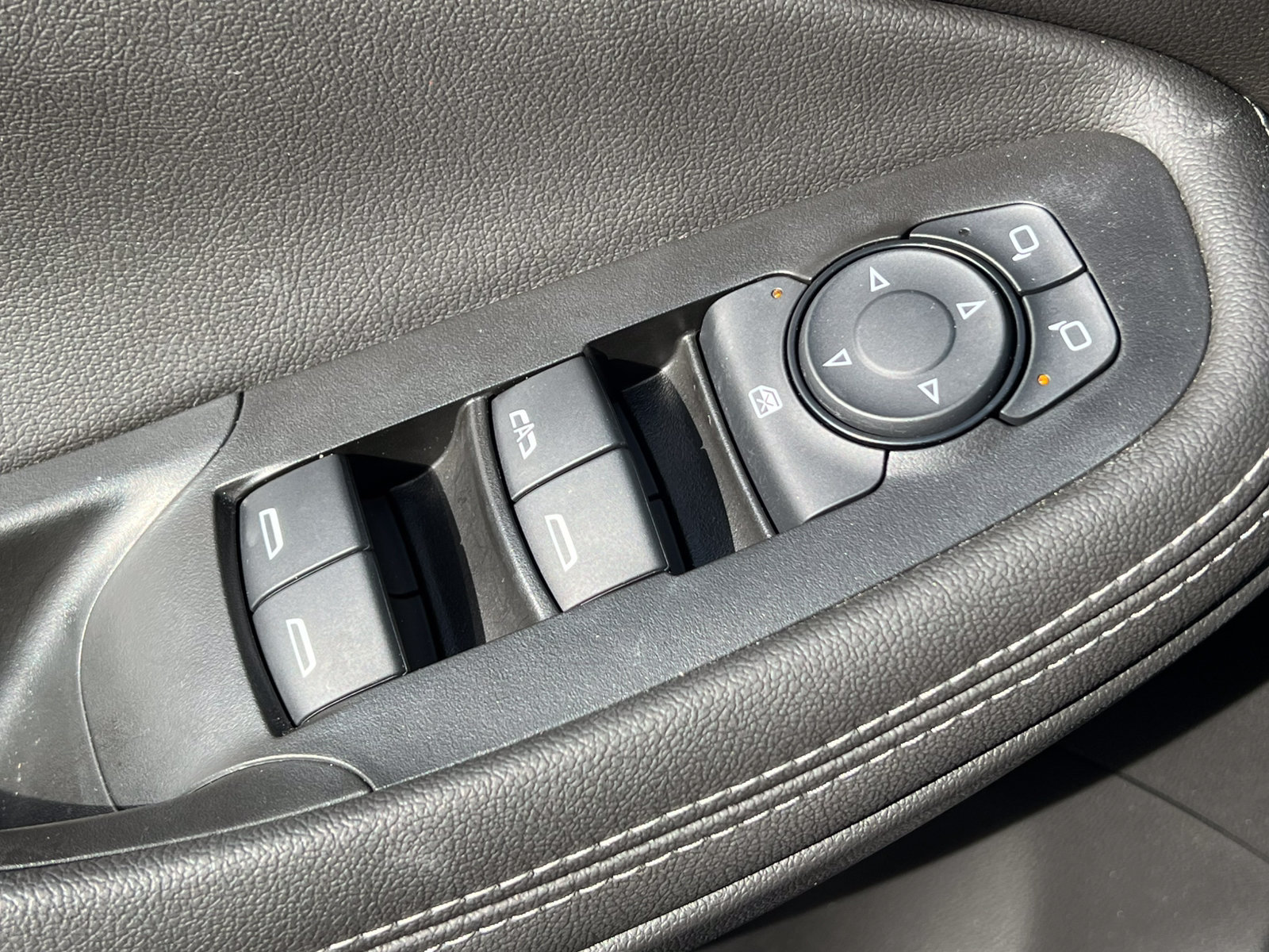 Certified 2024 Buick Encore GX Preferred w/ Comfort Package FWD image 8