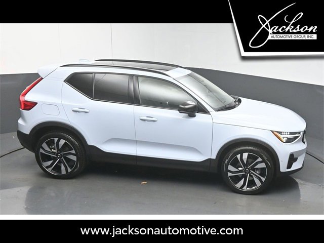 Used 2025 Volvo XC40 B5 Plus w/ Protection Package Premier image 50