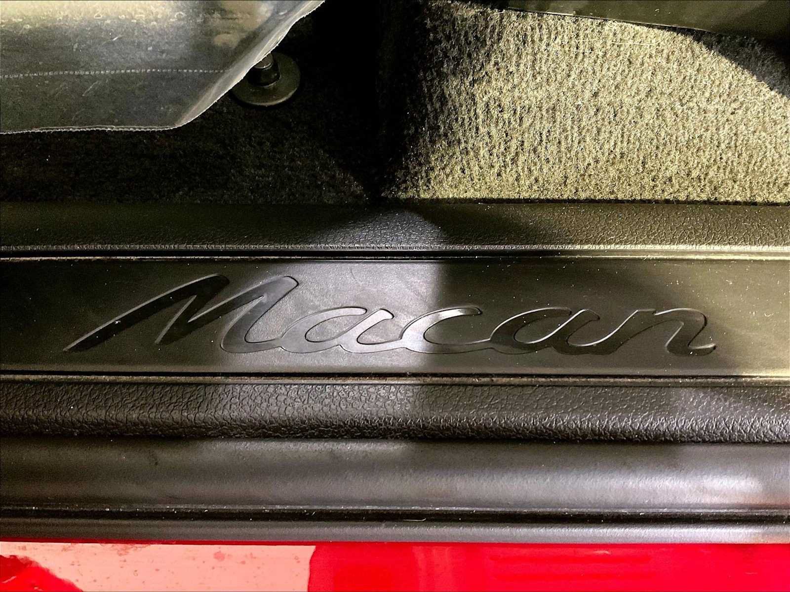 Certified 2023 Porsche Macan AWD/4WD image 19