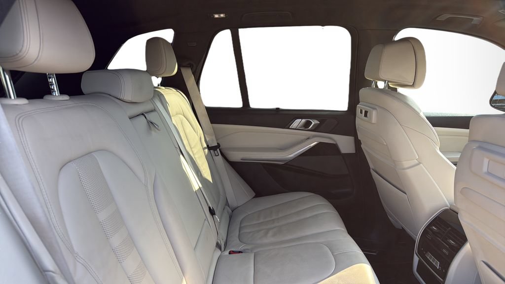 Used 2019 BMW X5 xDrive50i AWD/4WD image 16