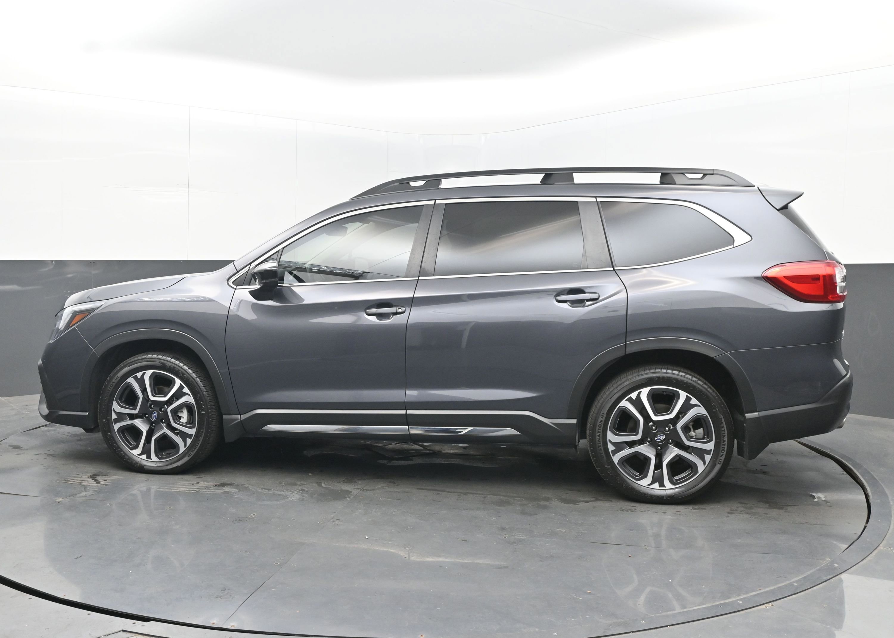 Used 2024 Subaru Ascent Limited image 7