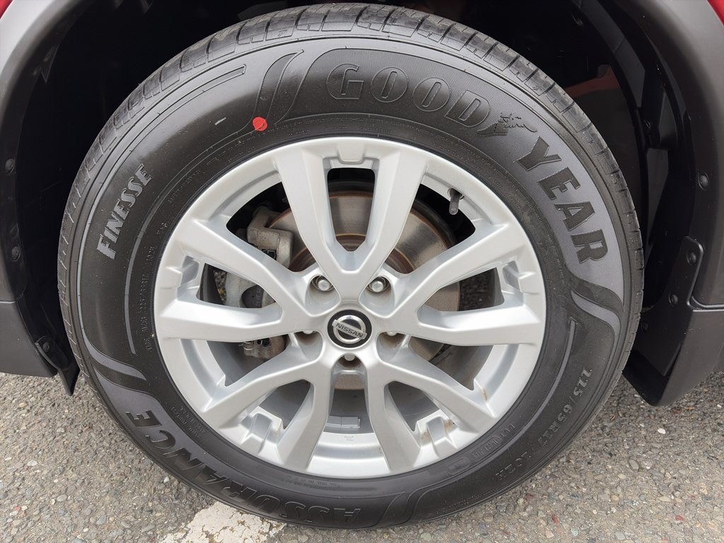 Used 2019 Nissan Rogue SV FWD image 2
