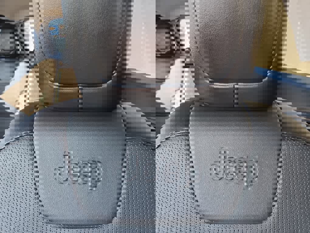 Used 2023 Jeep Cherokee Altitude Lux image 18