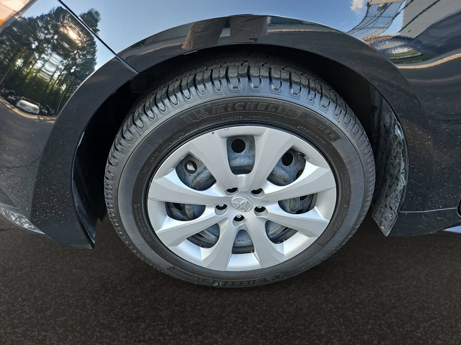 Used 2023 Toyota Corolla LE FWD image 38