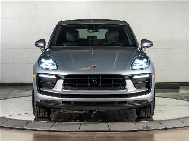 Certified 2025 Porsche Macan image 6