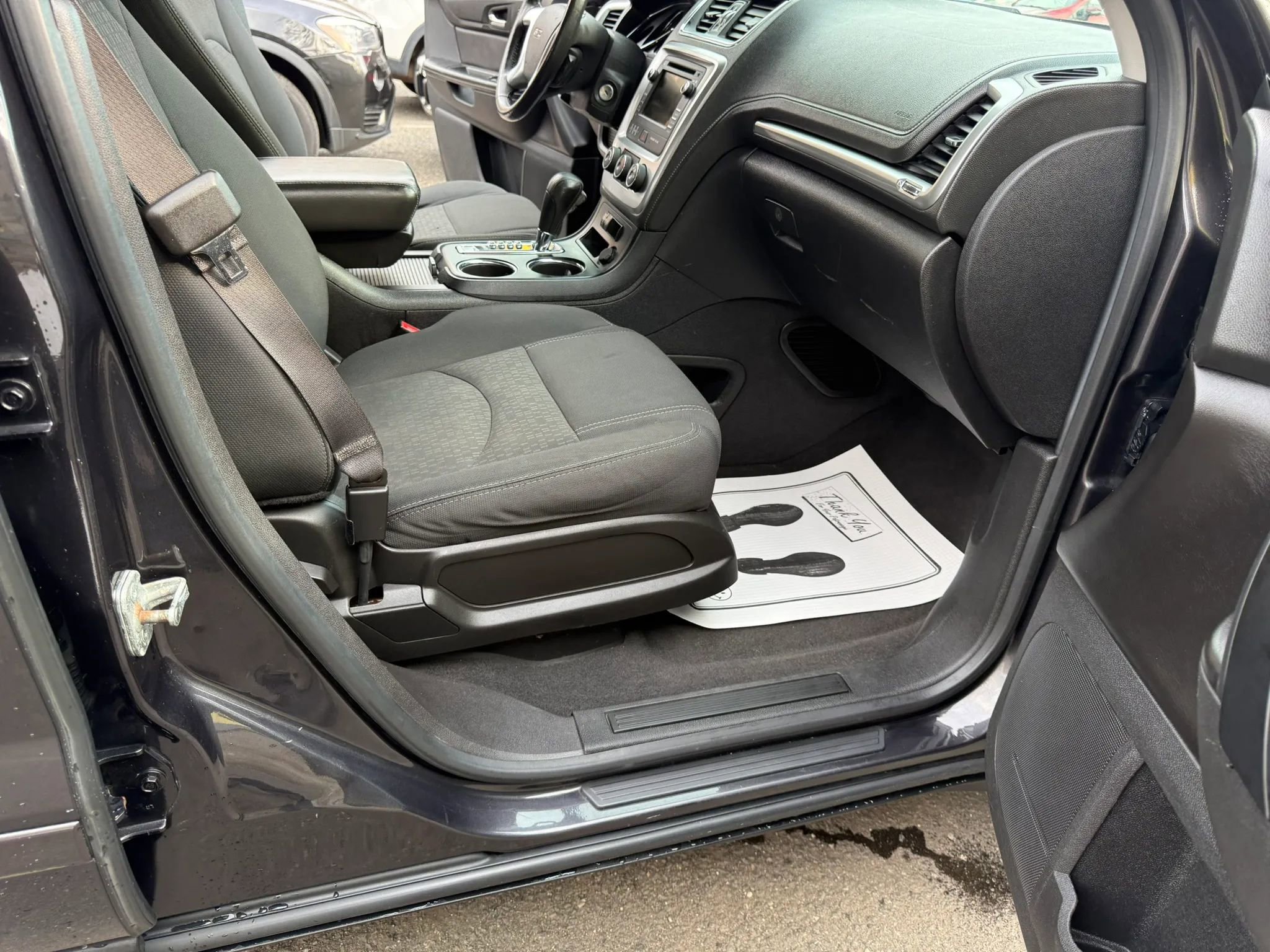 Used 2014 GMC Acadia SLE image 13