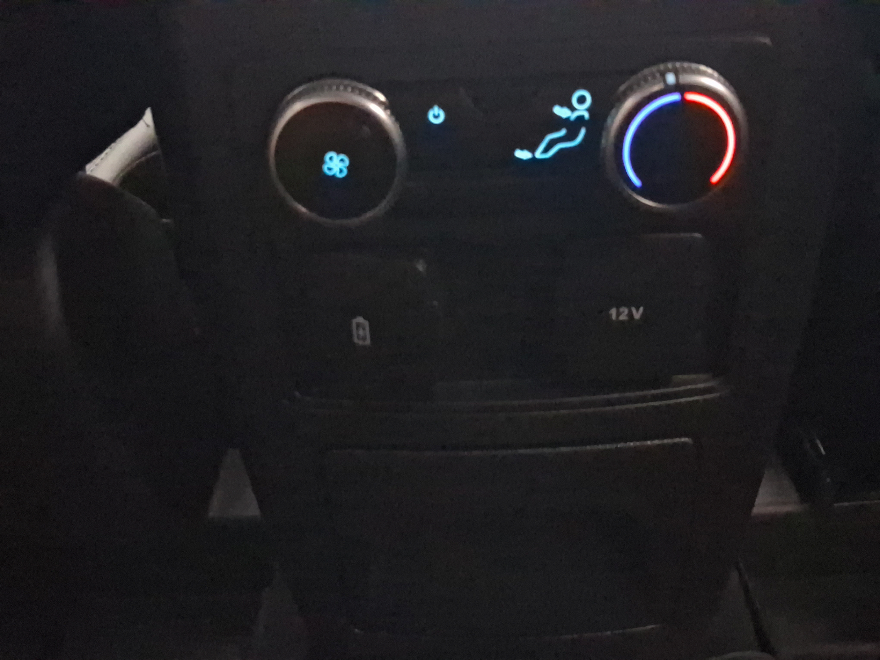 Used 2024 Ford Explorer XLT w/ Equipment Group 202A AWD/4WD image 23