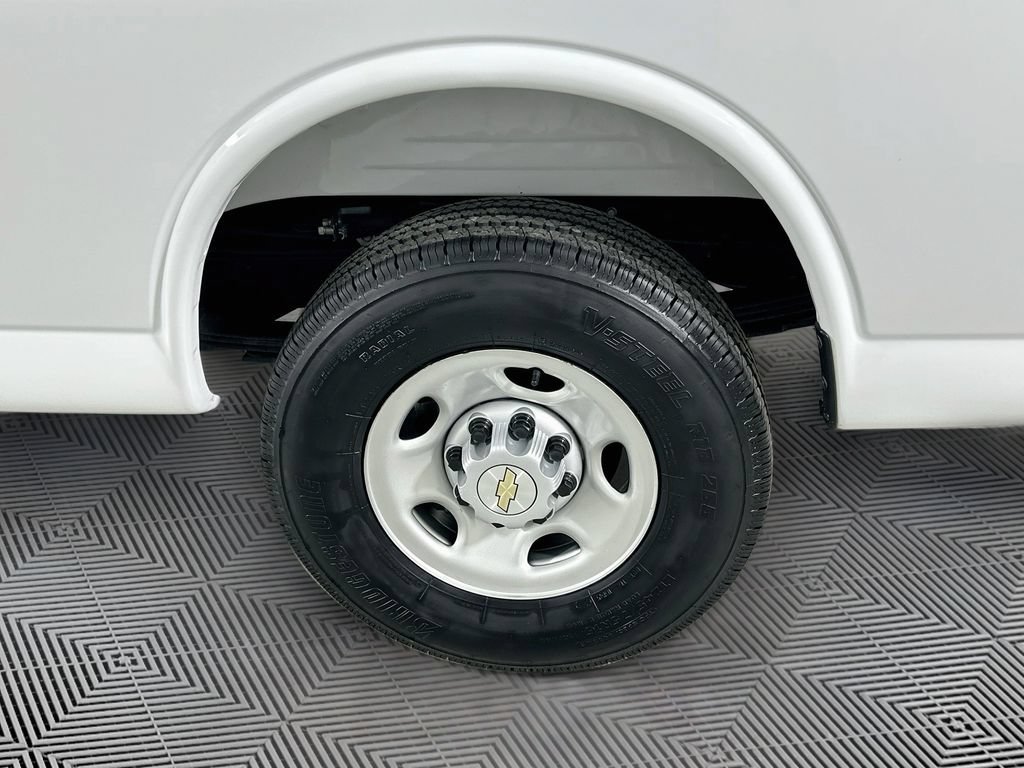 Used 2025 Chevrolet Express 2500 w/ Driver Convenience Package RWD image 28