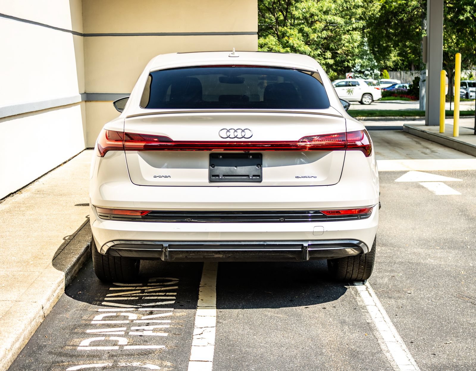 Used 2022 Audi e-tron Premium AWD/4WD image 6