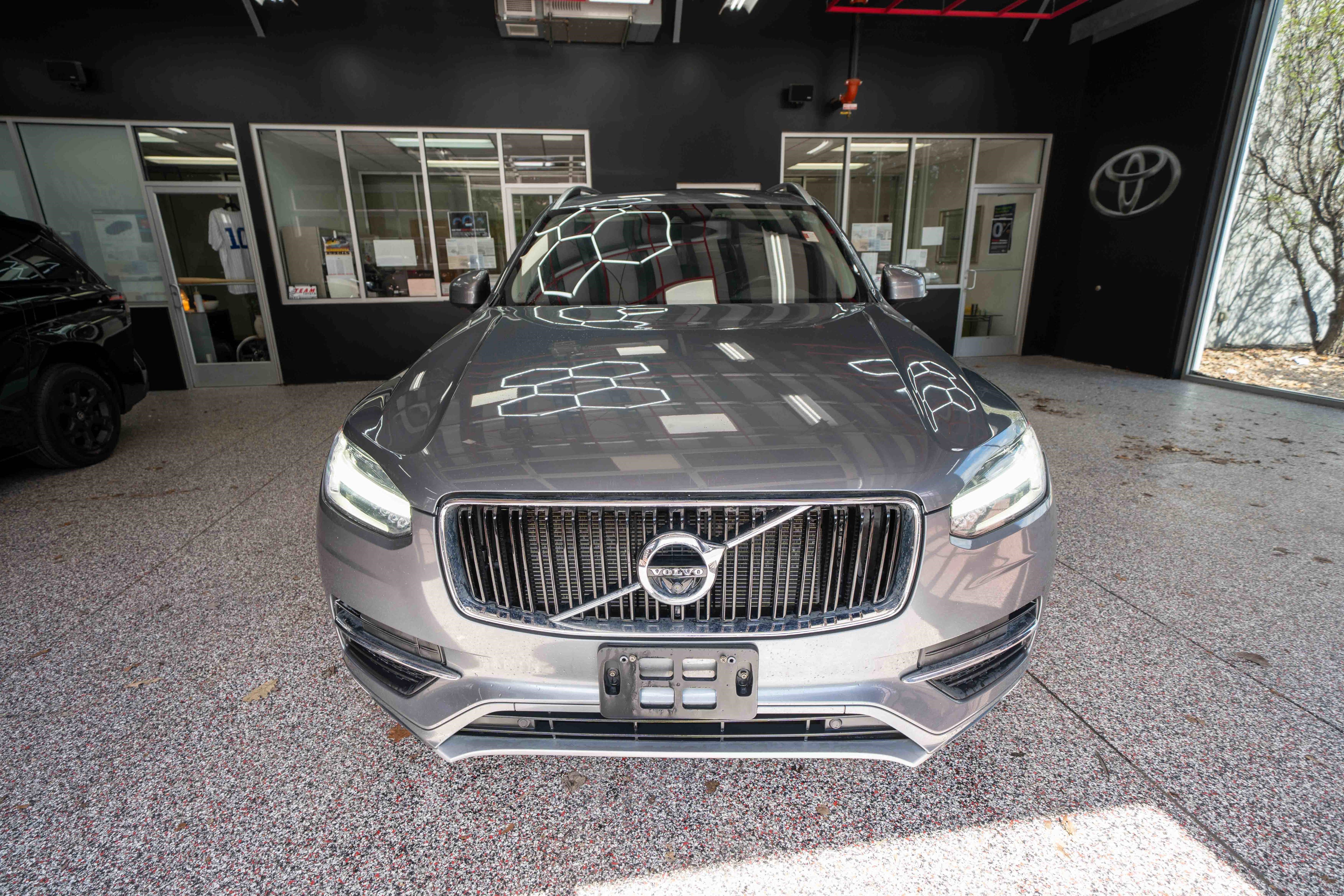 Used 2018 Volvo XC90 T5 Momentum w/ Convenience Package image 6