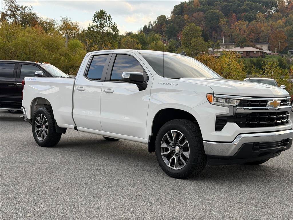 Used 2024 Chevrolet Silverado 1500 LT AWD/4WD image 12