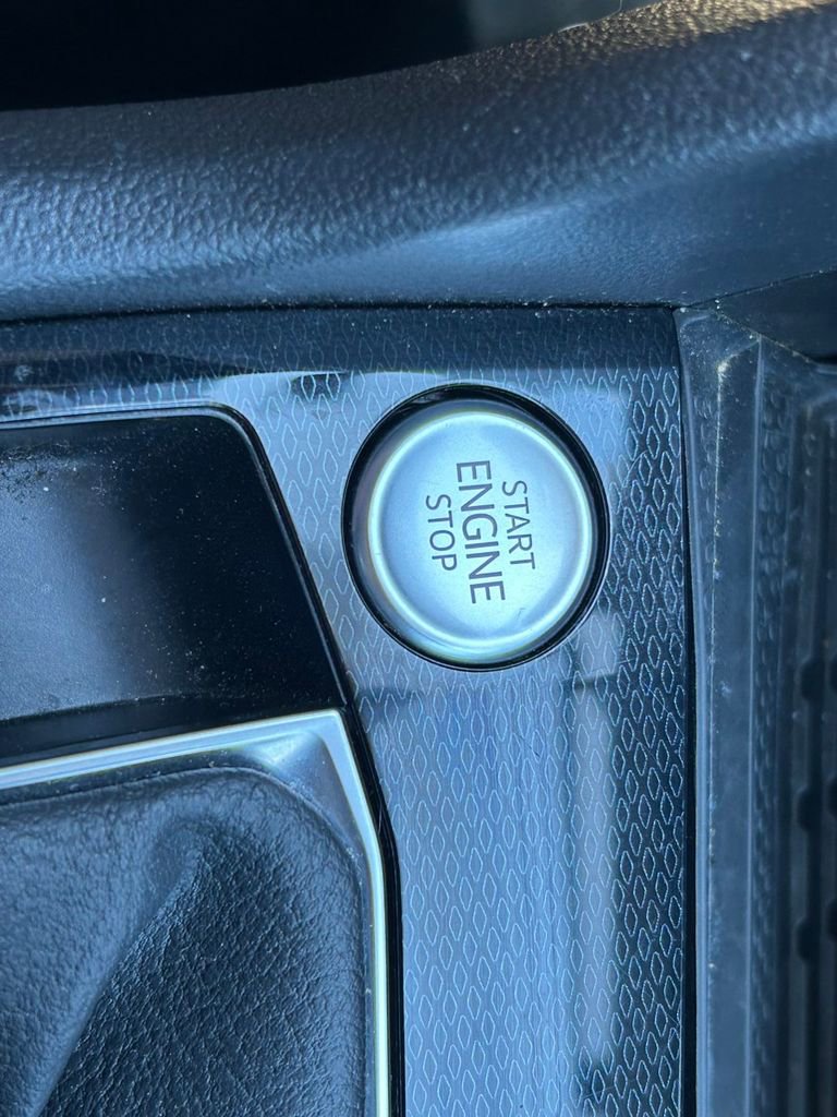 Used 2025 Volkswagen Taos SE FWD image 26