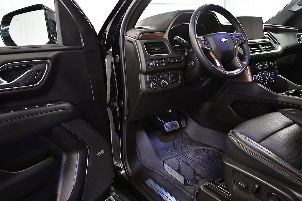 Used 2024 Chevrolet Suburban High Country AWD/4WD image 15